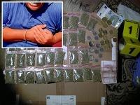 V dome našli drogy, údajne kradnuté zlato aj hotovosť