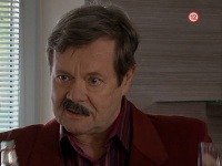 Vlado Černý sa v uplynulej epizóde jojkárskeho seriálu Vdova objavil s odlepenými falošnými fúzami. 