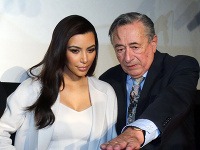 Kim Kardashian na tlačovej konferencii s Richardom Lugnerom