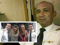 Kapitán Zaharie Ahmad Shah a co-pilot, ktorý sa vraj kedysi do kokpitu pozval pekné dievčatá.