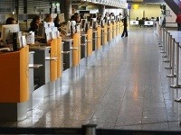 Zamestnanci frankfurtského letiska štrajkujú za vyššie platy