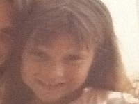 Victoria Beckham sa pri príležitosti britského Dňa matiek podelila o fotky z detstva.