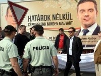 SNS zakryla bilbord s predvolebnou reklamou maďarského hnutia Jobbik