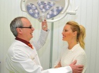 Za kým chodia celebrity na plastiku a aké zákroky podstupujú? A za kým išla Simona Krainová?