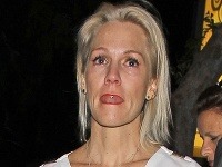 Jennie Garth v slzách opúšťa klub, pred ktorým zažila drsné poníženie.