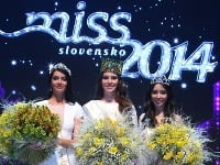 Toto sú najkrajšie Slovenky roku 2014: I. VICEMISS Lucia Semanková (vľavo), víťazka Laura Longauerová, II. VICEMISS Michaela Nguyenová (vpravo).