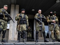 Ozbrojení aktivisti obsadili regionálnu administratívnu budovu v Slovjansku