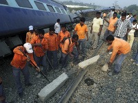 Vykoľajený vlak v Indii