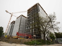 Pohľad na hrubú stavbu Pavilónu lekárskych vied SAV, ktorý bude súčasťou Vedeckého parku pre biomedicínu SAV. Pohľad na hrubú stavbu Pavilónu lekárskych vied SAV, ktorý bude súčasťou Vedeckého parku pre biomedicínu SAV.