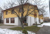 Nezisková organizácia LUX sídli na Opatovskej ceste 
v priestoroch Košického samosprávneho kraja.