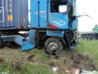  Vodič zo Švajčiarska nedal prednosť kamiónu, došlo k čelnej zrážke