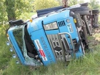  Vodič zo Švajčiarska nedal prednosť kamiónu, došlo k čelnej zrážke
