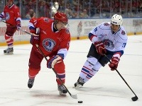 Putin si zahral hokej s bývalými hviezdami