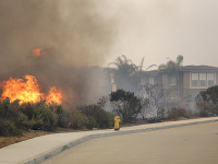 Kalifornia bojuje s lesnými požiarmi