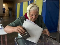 Na Ukrajine sa začali predčasné voľby