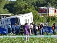 Štyria ľudia prišli o život pri dopravnej nehode autobusu