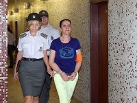 Nora Mojsejová počas uplynulého roka chodila po chodbách súdu s putami na rukách. 