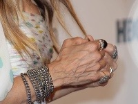 Sarah Jessica Parker svoje žilnaté ruky neskrýva.