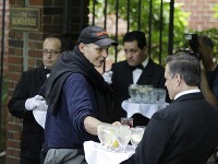 Čínsky miliardár zorganizoval v newyorskom Central Parku obed pre bezdomovcov