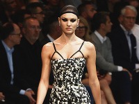 Na prehliadke módneho domu Givenchy nechýbala Candice Swanepoel