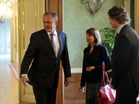 Andrej Kiska a predstavitelia združenia Sudcovia Za otvorenú justíciu Katarína Javorčíková a Marián Trenčan Andrej Kiska a predstavitelia združenia Sudcovia Za otvorenú justíciu Katarína Javorčíková a Marián Trenčan