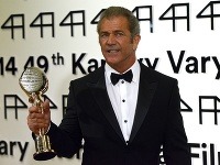 Mel Gibson si prevzal ocenenie v Karlových Varoch