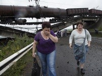 Výbuch zničil most a zablokoval cestu do Donecka