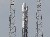 Spoločnosť SpaceX vyslala do vesmíru raketu s komunikačnými satelitmi Spoločnosť SpaceX vyslala do vesmíru raketu s komunikačnými satelitmi
