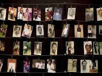 Fotografie niektorých obetí vystavujú v centre venovanom genocíde v Kigali