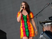 Lana del Rey počas festivalu Glastonbury