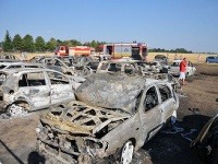 Požiar áut v Sládkovičove - kúpalisko Vincov Les Požiar áut v Sládkovičove - kúpalisko Vincov Les