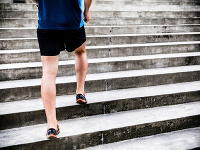 Pravidelným chodením po schodoch spálite viac kalórií ako behaním