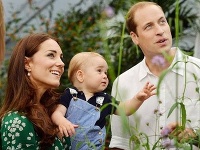 Palác zverejnil nádherné zábery kráľovskej rodinky pri príležitosti prvých narodenín malého Georgea.