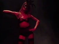 Video k piesni Láska - Nenávisť, ktorú nahrala kapela Zoči Voči, je plné sexi dievčat. 