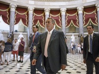 Predseda Poslaneckej snemovne John Boehner z Ohia kráča do komory domu vo Washingtone