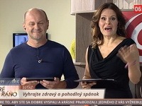 Miňo Urbaník a Bibiana Ondrejková sa divákom ako moderátorská dvojica pozdávajú. 