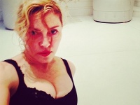 Speváčka Madonna aj týždeň pred 56. narodeninami pretŕča intímne partie na webe.