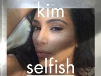 Obálka novej knihy z dielne celebrity Kim Kardashian. Obsahovať bude výhradne jej fotografie zvané selfie.