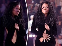 Speváčku Nicki Minaj zradili čierne minišaty pred tisíckami fanúšikov. Speváčku Nicki Minaj zradili čierne minišaty pred tisíckami fanúšikov.