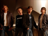 Zľava: Michal Hrůza (spev a gitara), Adam Jánošík (bicie), Ondřej Herold (basgytara) a Zdeněk Ceral (gytara) zo skupiny Ready Kirken.