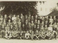 Na fotke z gymnázia (1935-1936), dolný rad, štvrtý sprava