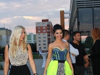 Dáša Mamba Šarközyová na krste projektu Hangover žiarila v neonovožltých šatách. 