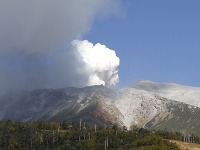 Výbuch vulkánu Ontake si vyžiadal desiatky nezvestných a zranených.
