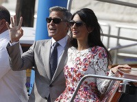 George Clooney a Amal Alamuddin ako šťastní mladomanželia.