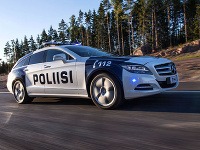 Policajti vo Fínsku jazdia aj na Mercedese