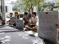 Protesty v Hongkongu utíchajú.
