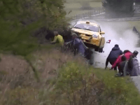 Tragedija na reliju v Franciji: Vozilo se je izognilo in ubilo tri gledalce