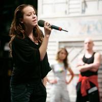 „Mojím snom
od detstva vždy
bolo spievať, tancovať,
hrať a byť
na obrovských
bilbordoch.“