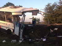 Pri nehoda v Maďarsku sa autobus rozdelil na dve časti Pri nehoda v Maďarsku sa autobus rozdelil na dve časti
