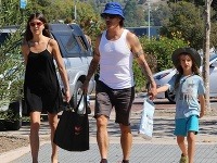 Anthony Kiedis a Helena Vestergaard napriek 30-ročnému vekovému rozdielu fungujú ako harmonická rodina.